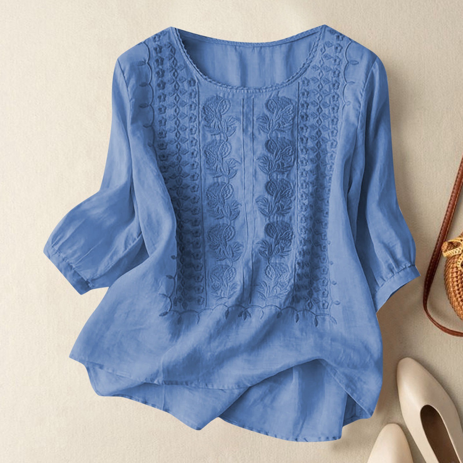 thumbnail image 2 of Camiseta con bordado floral en el cuello para mujer: prenda informal de verano con diseño en color liso, mezcla de lino ligera, fácil de cuidar., 2 of 4